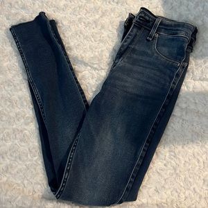 ABERCROMBIE ANS FITCH SKINNY JEANS